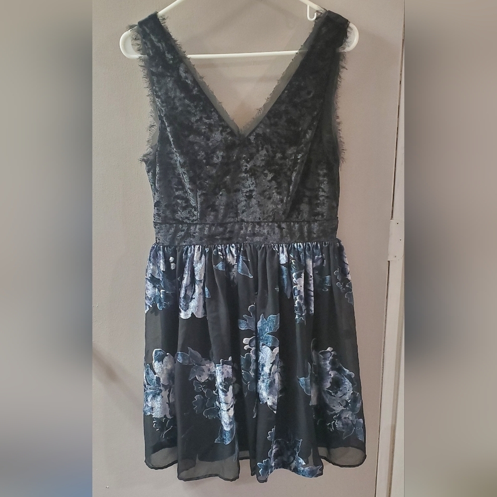 Altar'd State Elegant Black and Silver/Blue Gray Velvet Floral Dress. Sz L